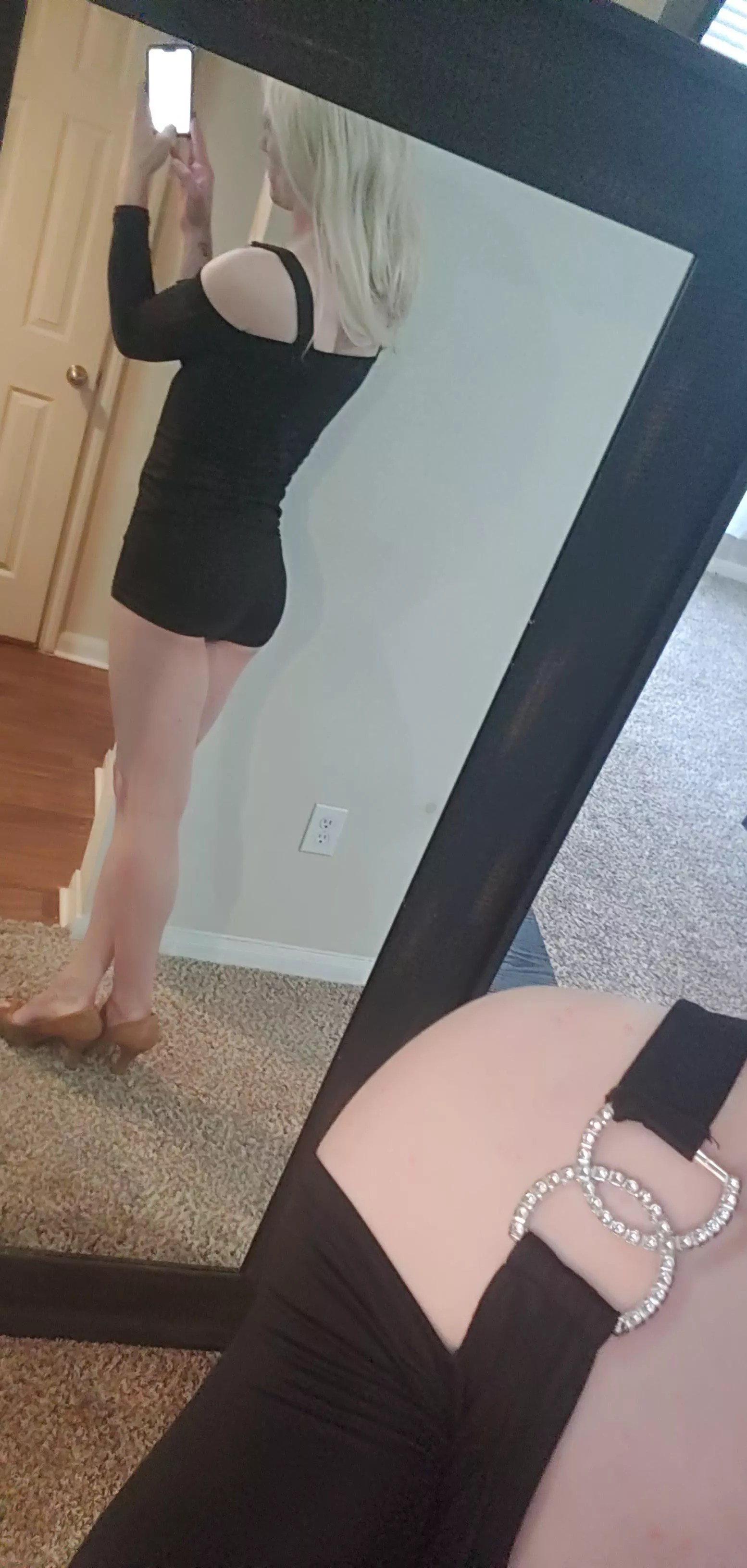 New outfit... I think I like it a lot π what do you think? New outfit... I think I like it a lot π what do you think?