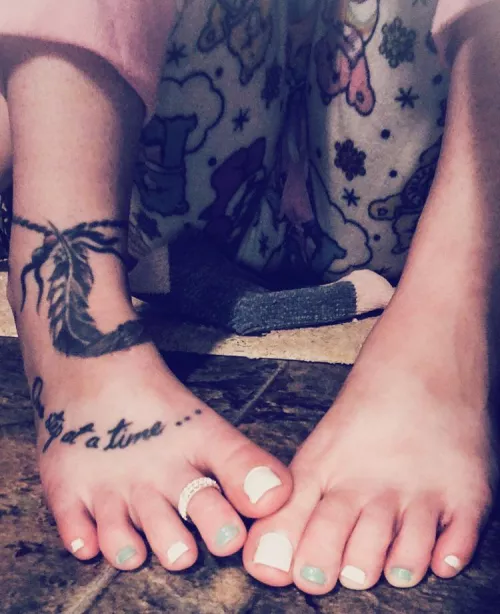 New pedi an my first ever toe ring π what do you think do u like feet jewelry!?! New pedi an my first ever toe ring π what do you think do u like feet jewelry!?!