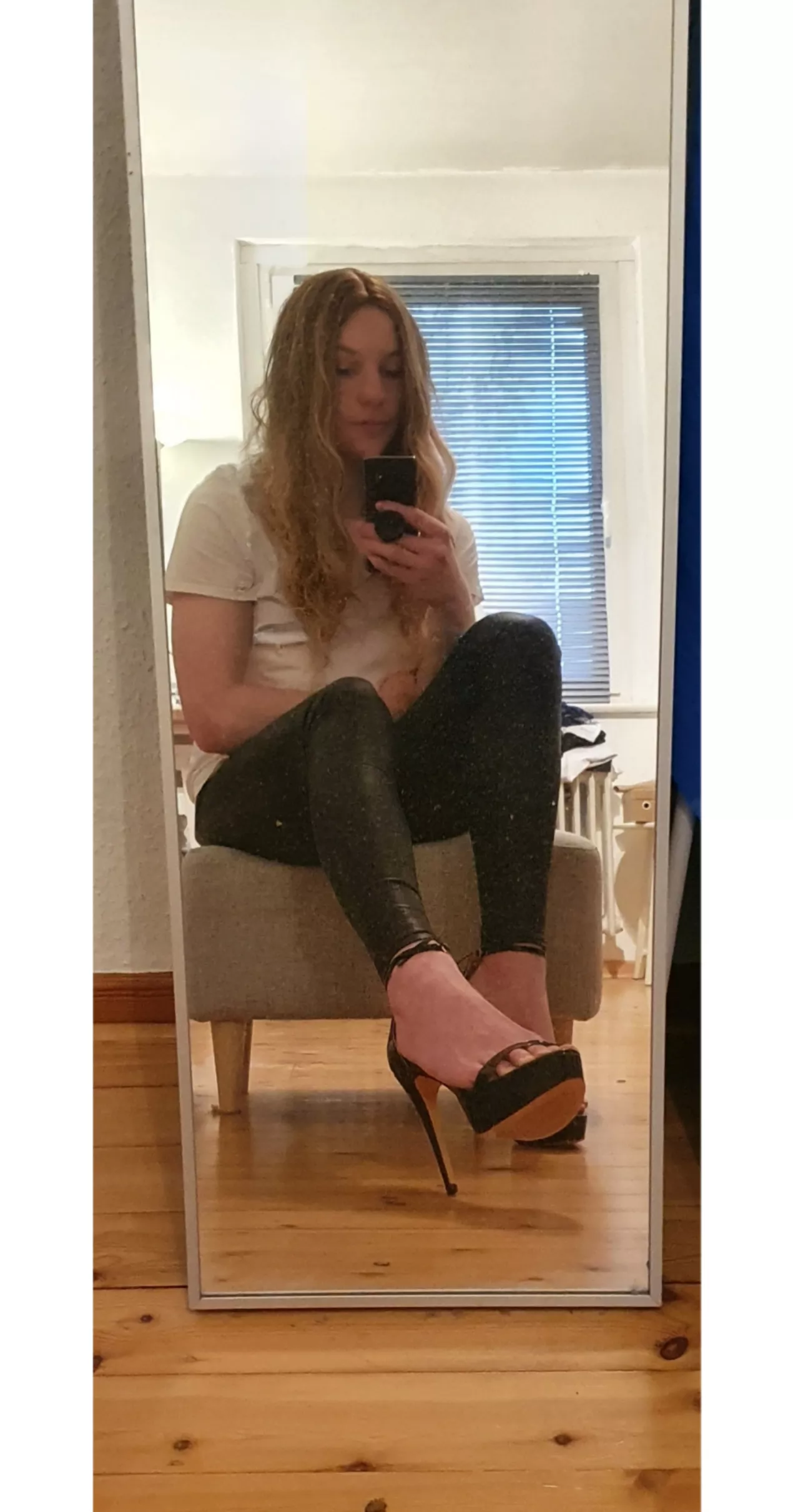 New picture, new wig, new heels, everything new 🙈 Hope you like my heels 🥰 New picture, new wig, new heels, everything new 🙈 Hope you like my heels 🥰