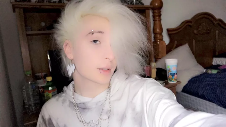 New piercing ;3 also got my tongue but it huuuurts New piercing ;3 also got my tongue but it huuuurts