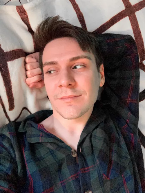 New PJs and sleeping in the best kind of holiday 🌲💚