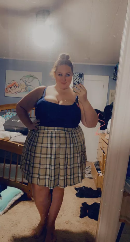 New skirt 🧡🍂don’t tell daddy my room is messy 😊