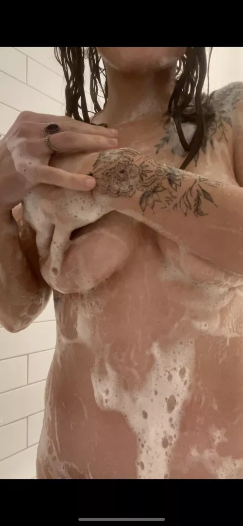 New soapy pics and videos! Message me! Check out my Fansly!
