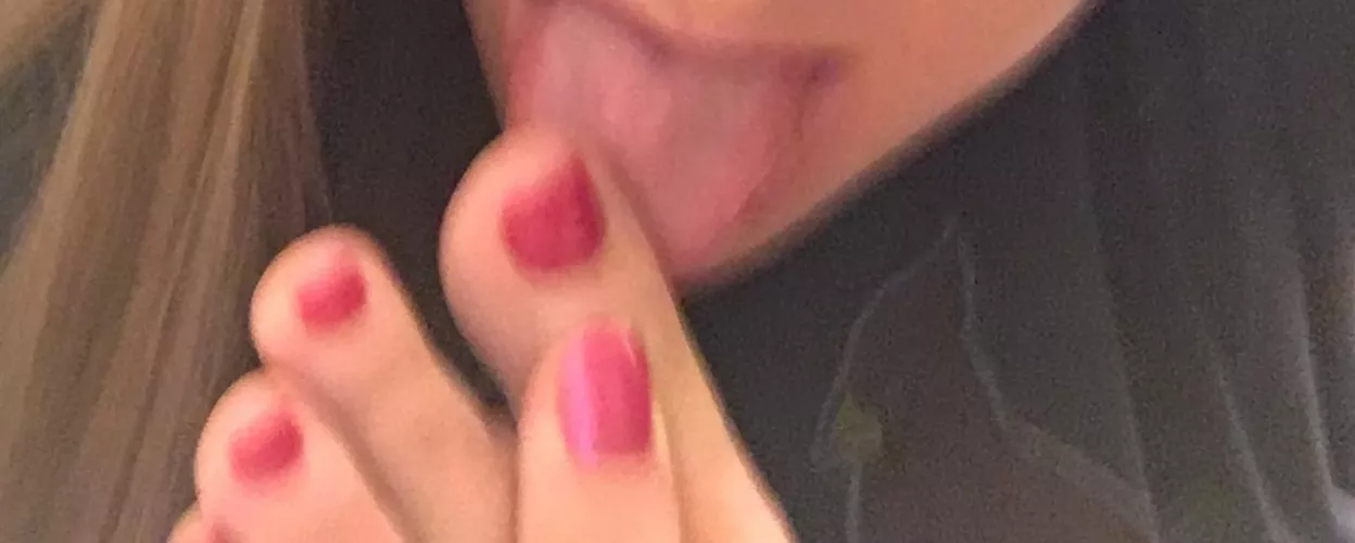 New to selfworship. Sorry for blurry pic. DM open π New to selfworship. Sorry for blurry pic. DM open π