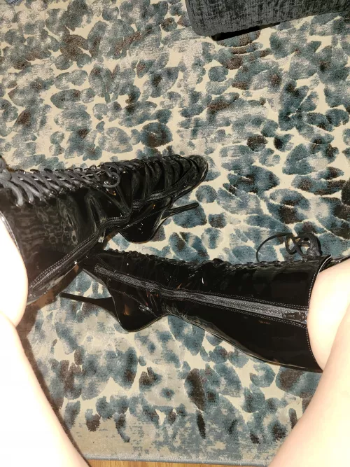 New to the balletboots community. Hope I'll be accepted... New to the balletboots community. Hope I'll be accepted...