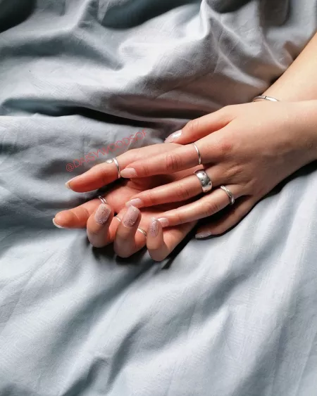 New week, new nails ๐ I love how sparkly these are when I move