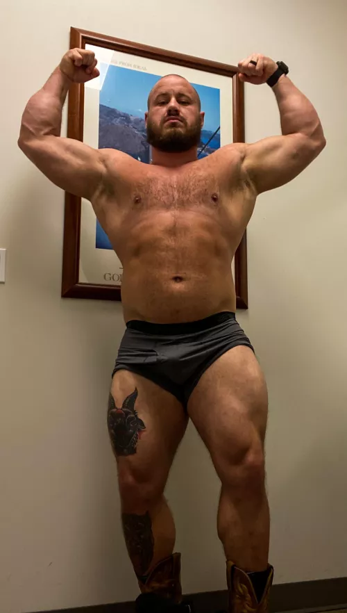 New year, same posing in the bathroom π