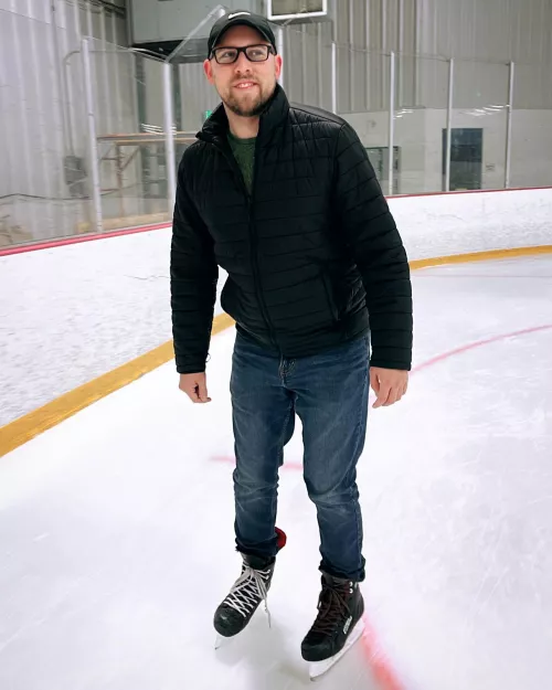 Newb at ice skating 🤓 Newb at ice skating 🤓