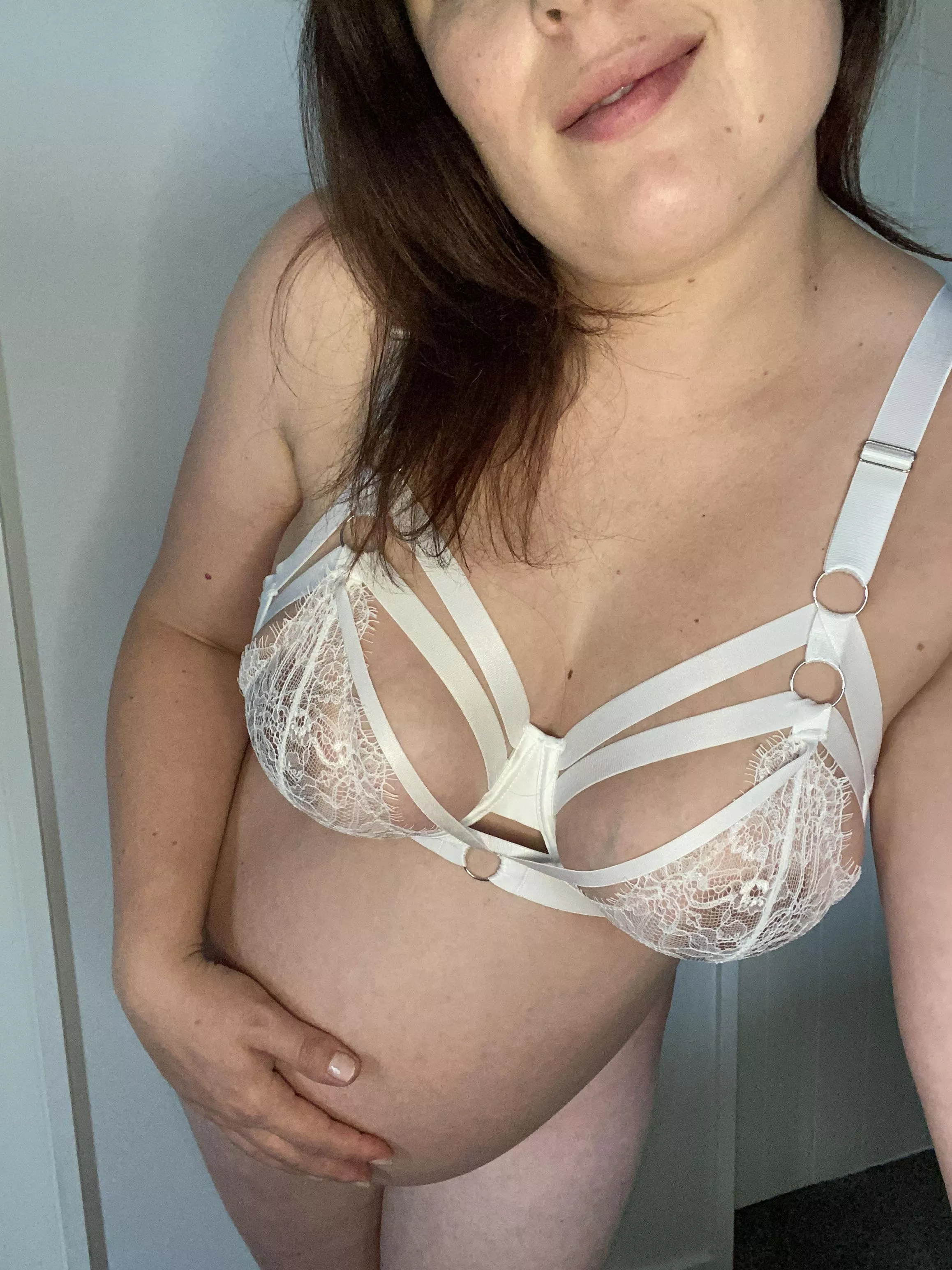 Nice lingerie making me feel sexy in my last trimester. 🥰 how do you like it? Nice lingerie making me feel sexy in my last trimester. 🥰 how do you like it?