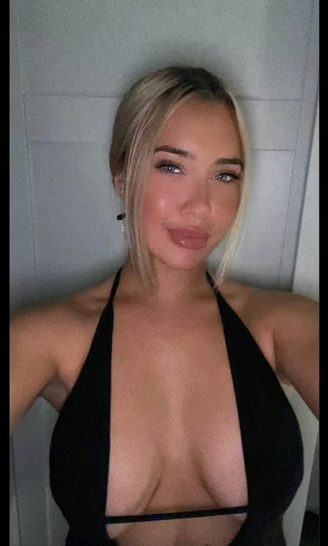 Nice open dress Nice open dress