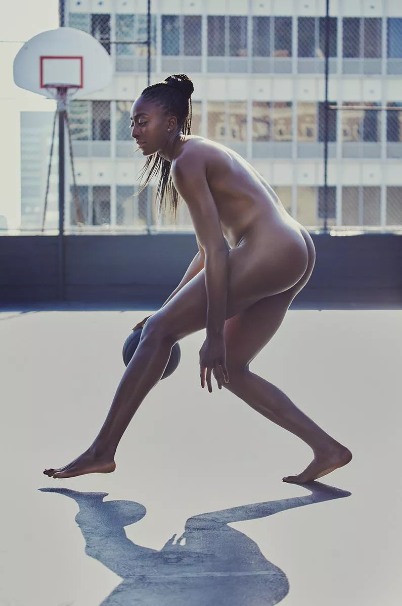 Nneka Ogwumike  nackt