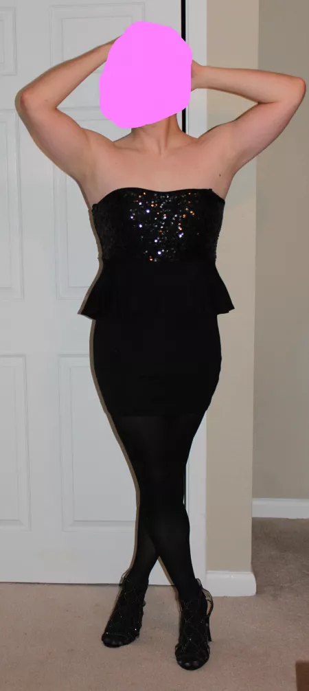 No better way to ring in the weekend than taking a hot bath, shaving, and trying on a new dress ๐ No better way to ring in the weekend than taking a hot bath, shaving, and trying on a new dress ๐