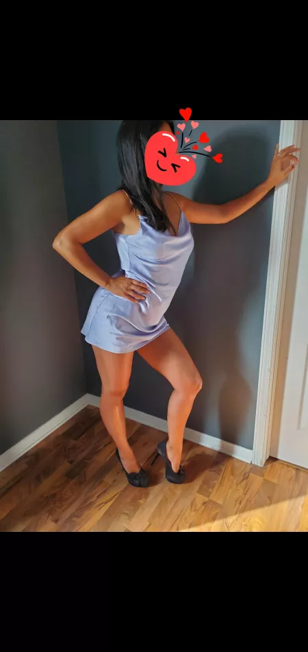 No bra for tonight's outing. They can dance too π
