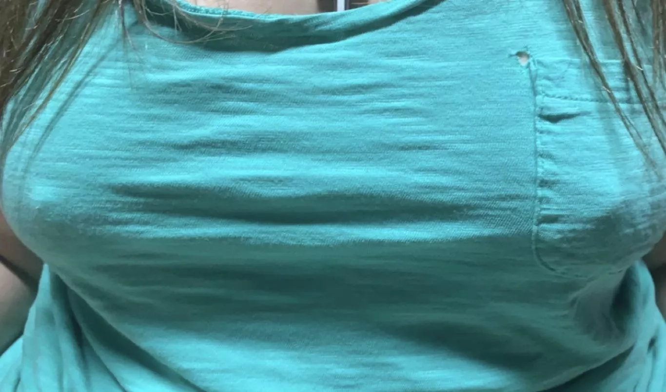 No bra im lovin it. No bra im lovin it.