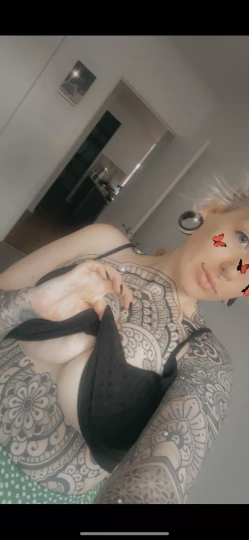 No bra? No worries 😜