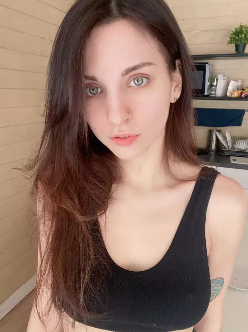 no bra today, still visible in black? 🤷🏼♀️