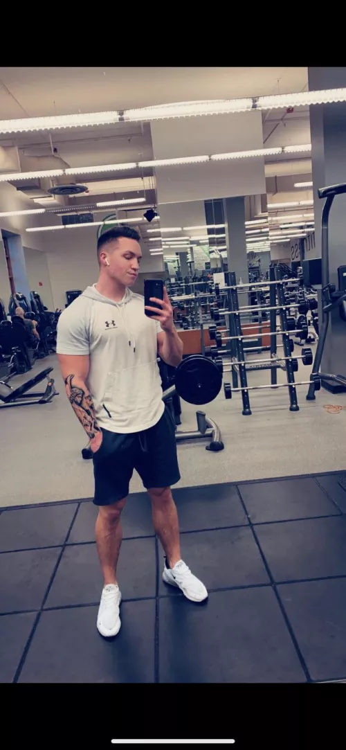 No days off (M) 18+