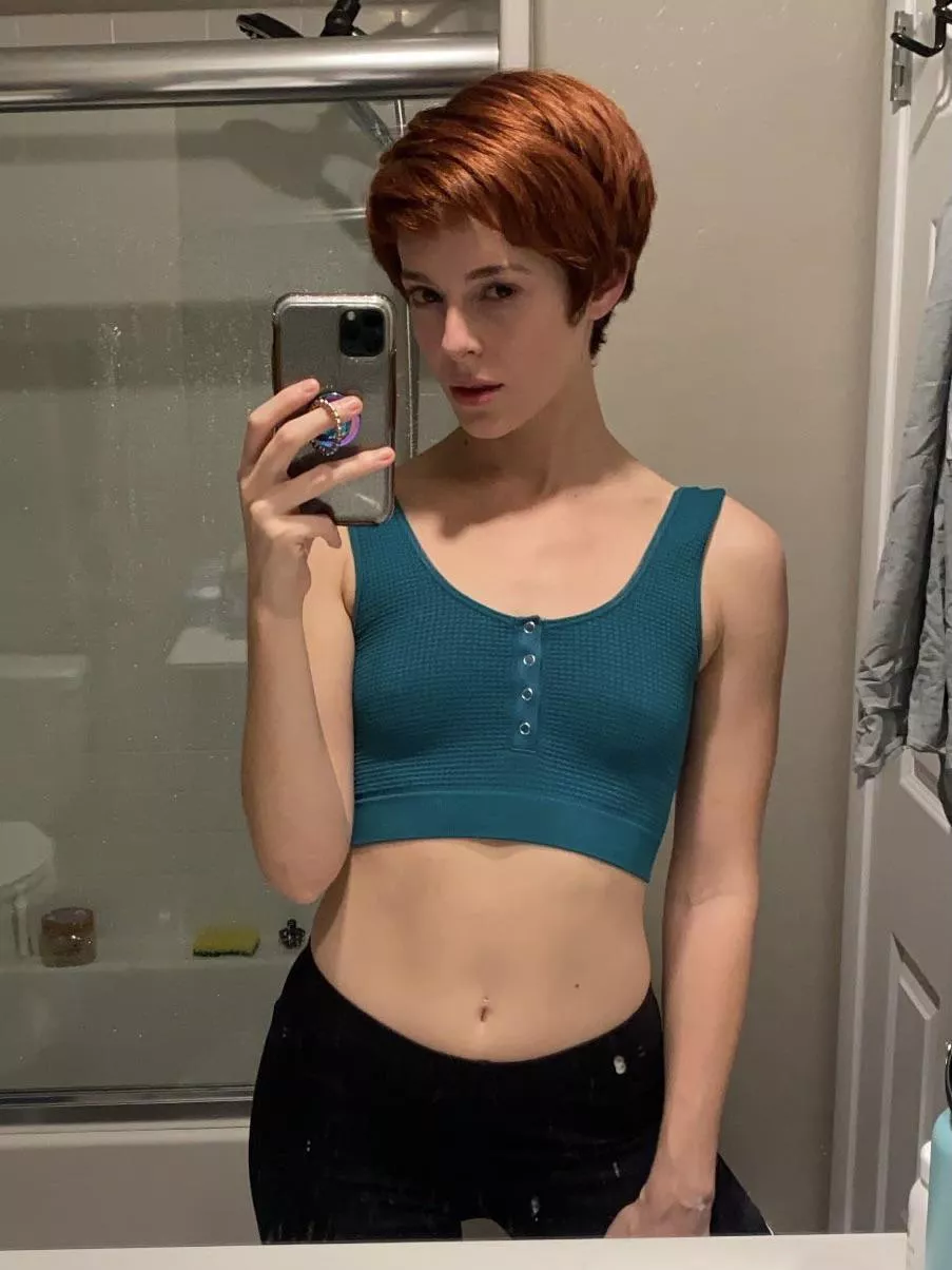 No makeup and perky tits? Not a bad combo 😇