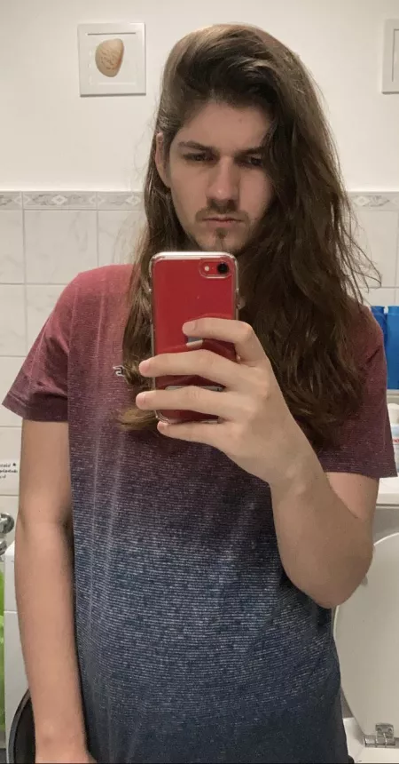 No muscle thirst trap here. Only merman hair. 🧜🏻‍♂️