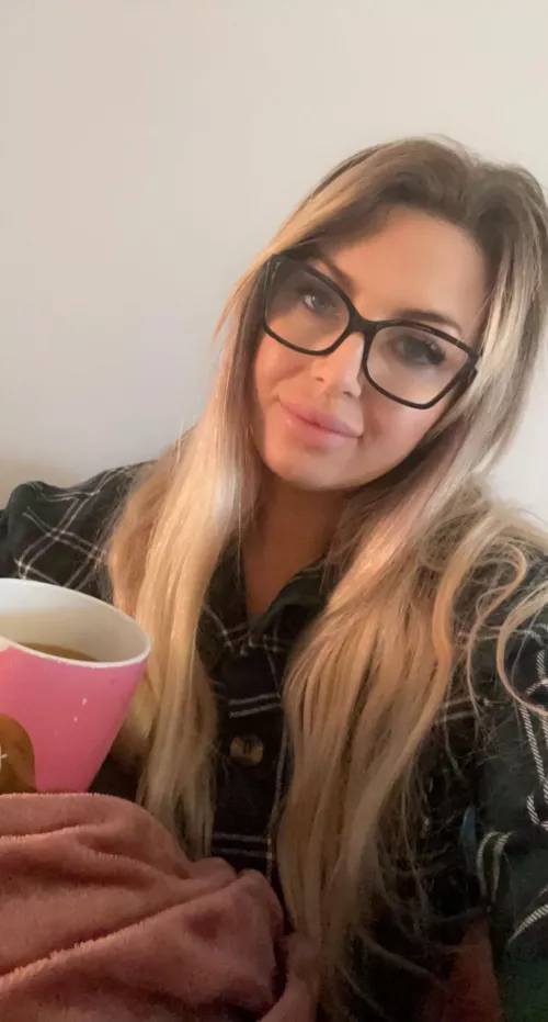 No one knows Iโm Almost blind IRL but here I am with my seeing goggles ๐