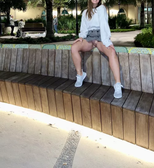 No panties, no problem. How do people not notice?