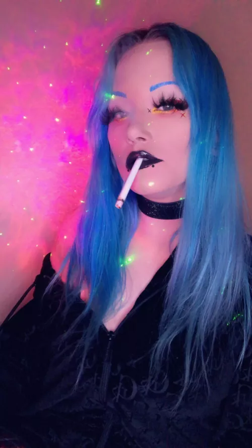 Non stop chain smoking 😘🍾