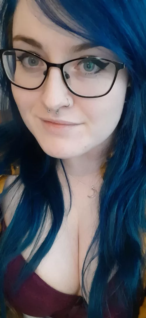 Not a sexy pic but I still think my glasses are cute 🙈