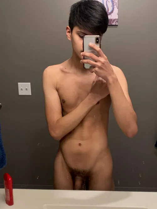 Not my best pic considering I just ate pizza, but at least you can see my v-line