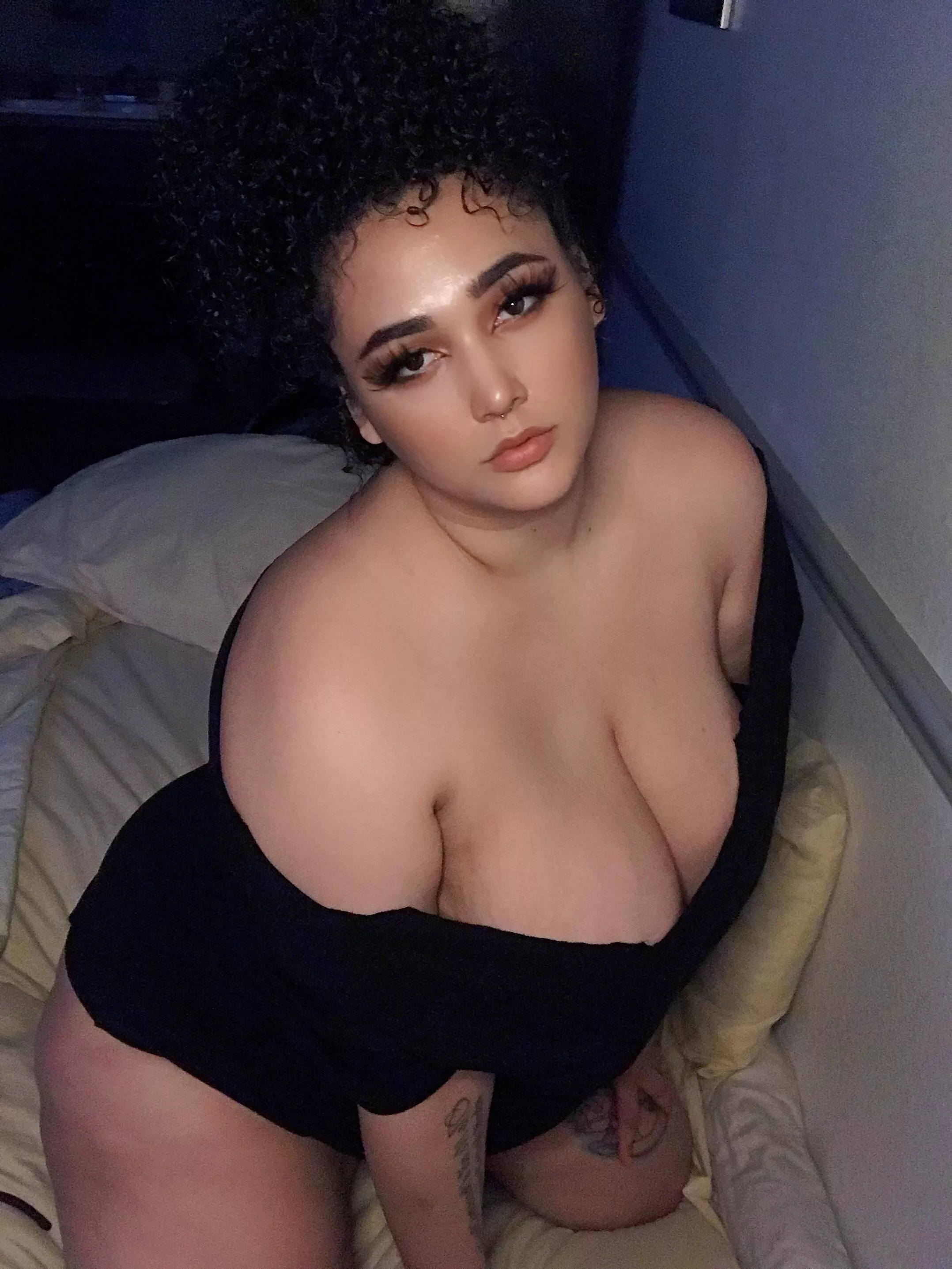 Not quite sure how to pose✨🌙 but I tried