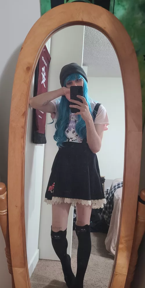 Not showing my face bc I don't know how to conture. Please help. Not showing my face bc I don't know how to conture. Please help.