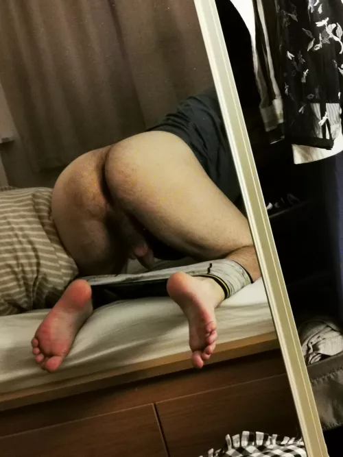 Not sure why but kinda love showing off my ass to guys 🙈