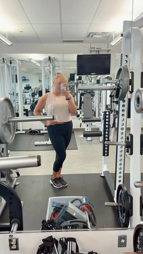 note to self: donβt forget a sports bra next time π€¦πΌββοΈ (f)
