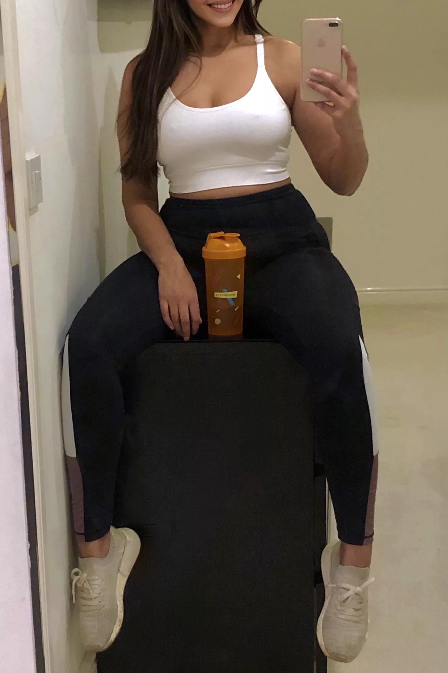 Nothing beats a late night workout...🏋️‍♀️😉