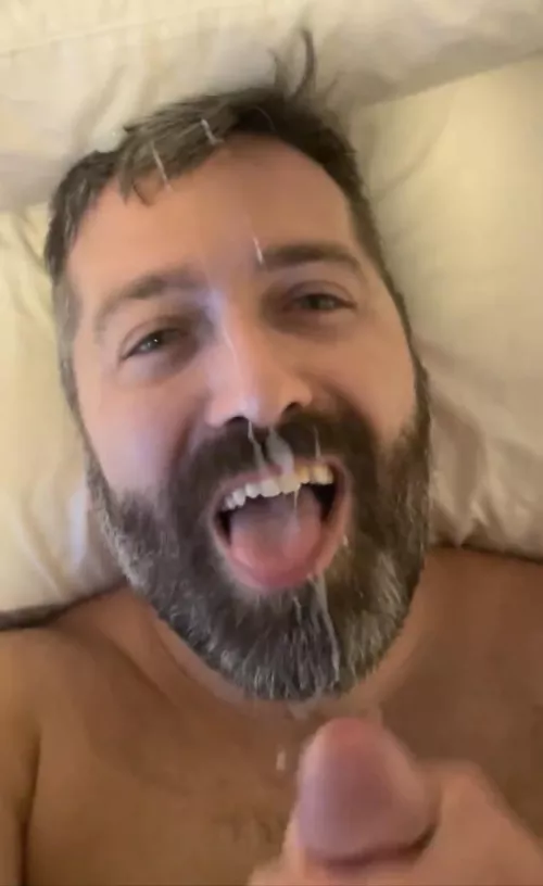 Nothing feels better than a nice warm load to the face from a handsome man