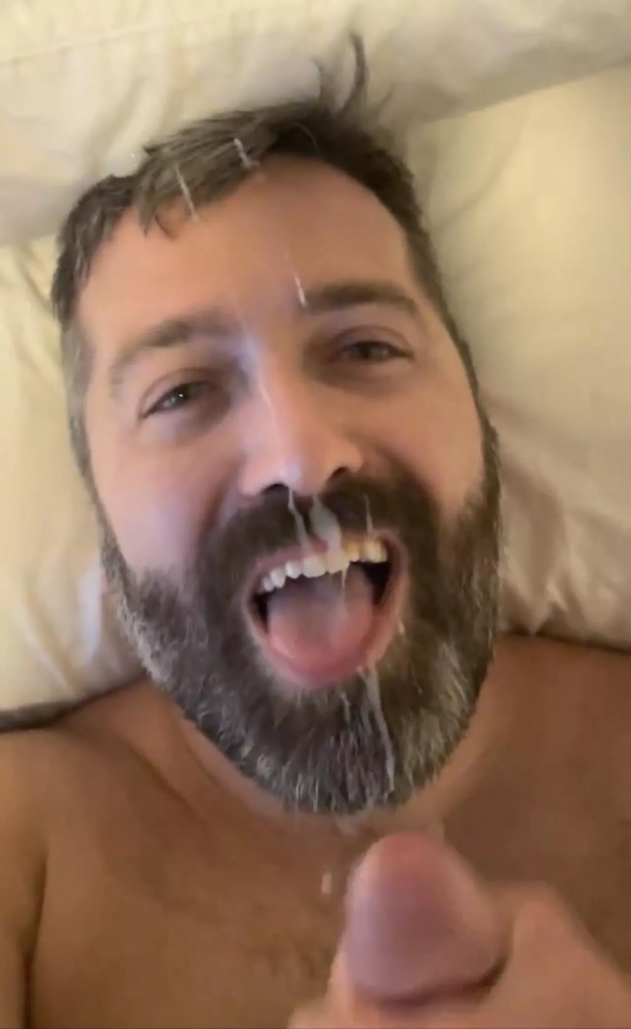 Nothing feels better than a nice warm load to the face from a handsome man