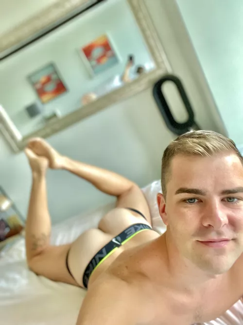 Nothing like a new jockstrap to frame the booty π
