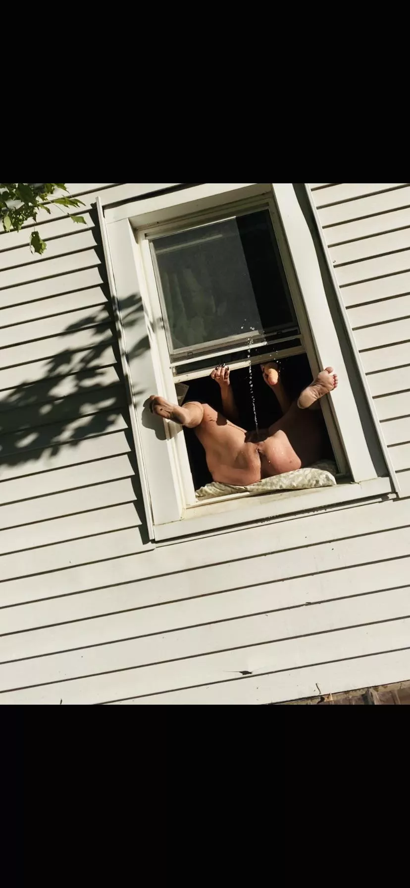 Nothing like pissing out your bedroom window. Find me on onlyfans for more. Iโm sexysoakersuzyq there Nothing like pissing out your bedroom window. Find me on onlyfans for more. Iโm sexysoakersuzyq there