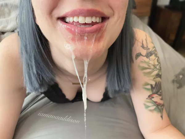 Nothing makes me happier than slurping up spit and cum off his dick ?