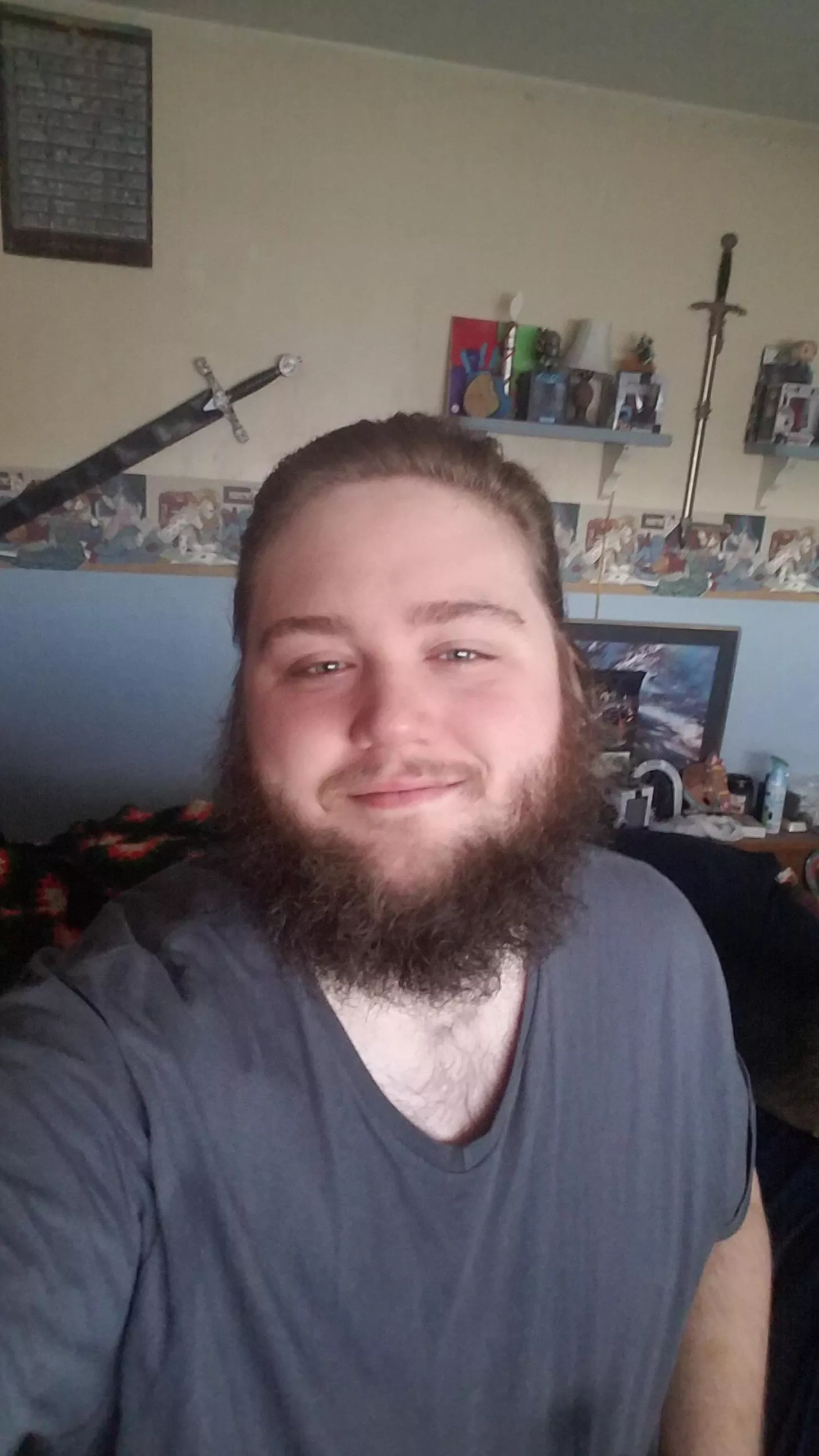 Now 23, birthday boy Alex just trying find joy in life. Looking for fit / toned Guys near me in SoCal to have some fun with and maybe a smoke sesh. DM me if you match or my Snapchat is @pielifeyay. Please send body or face pic if you do message, thank yo