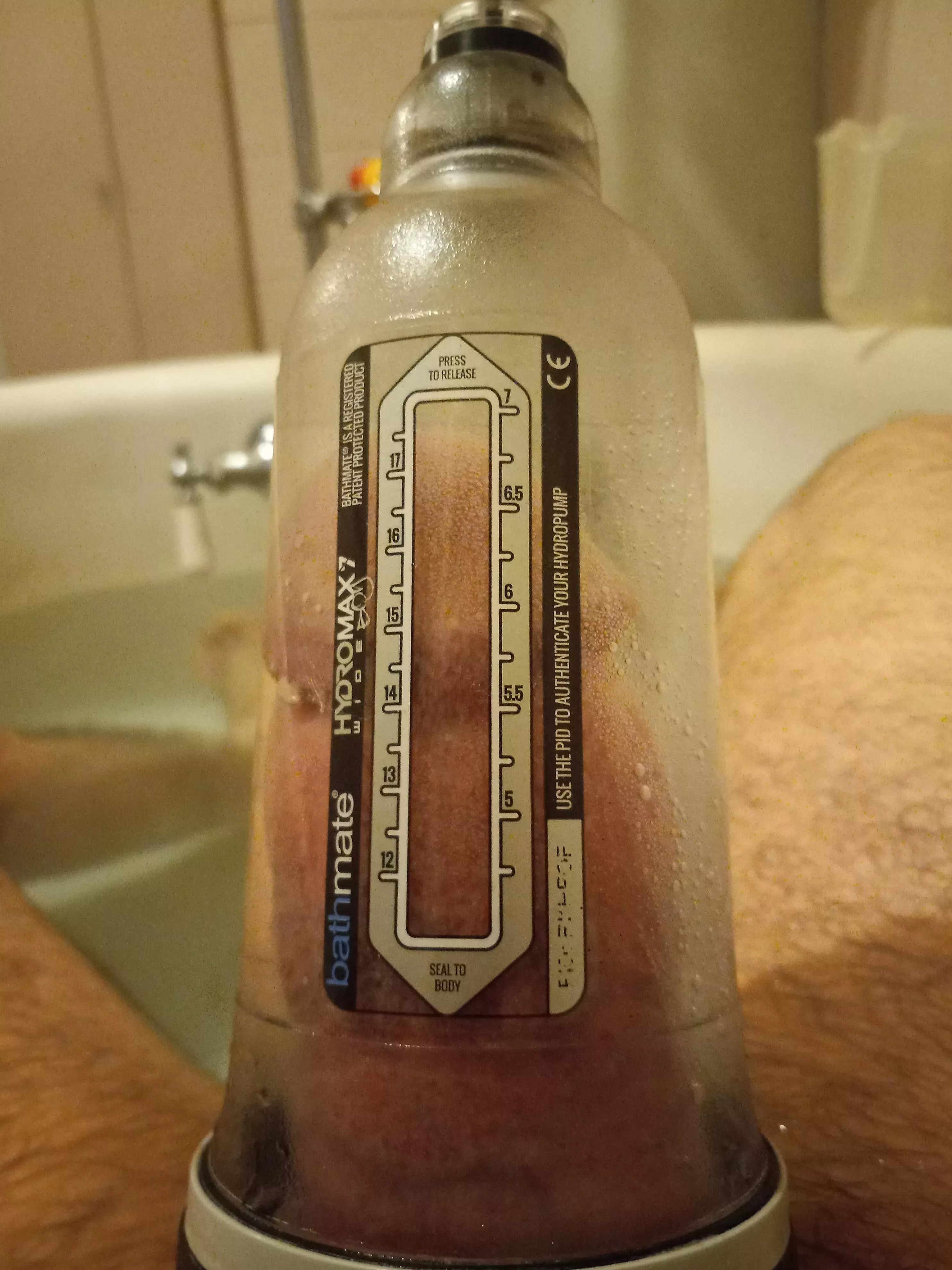 (NSFW) getting in a session with my Bathmates Hydromax 7 wide boy. So far very pleased with the results. (NSFW) getting in a session with my Bathmates Hydromax 7 wide boy. So far very pleased with the results.