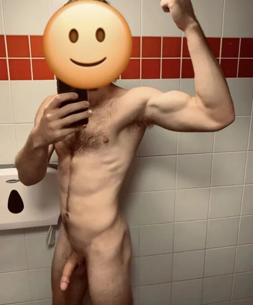 Nude selfie from the gym