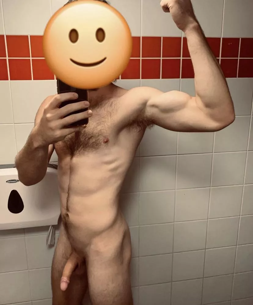 Nude selfie from the gym