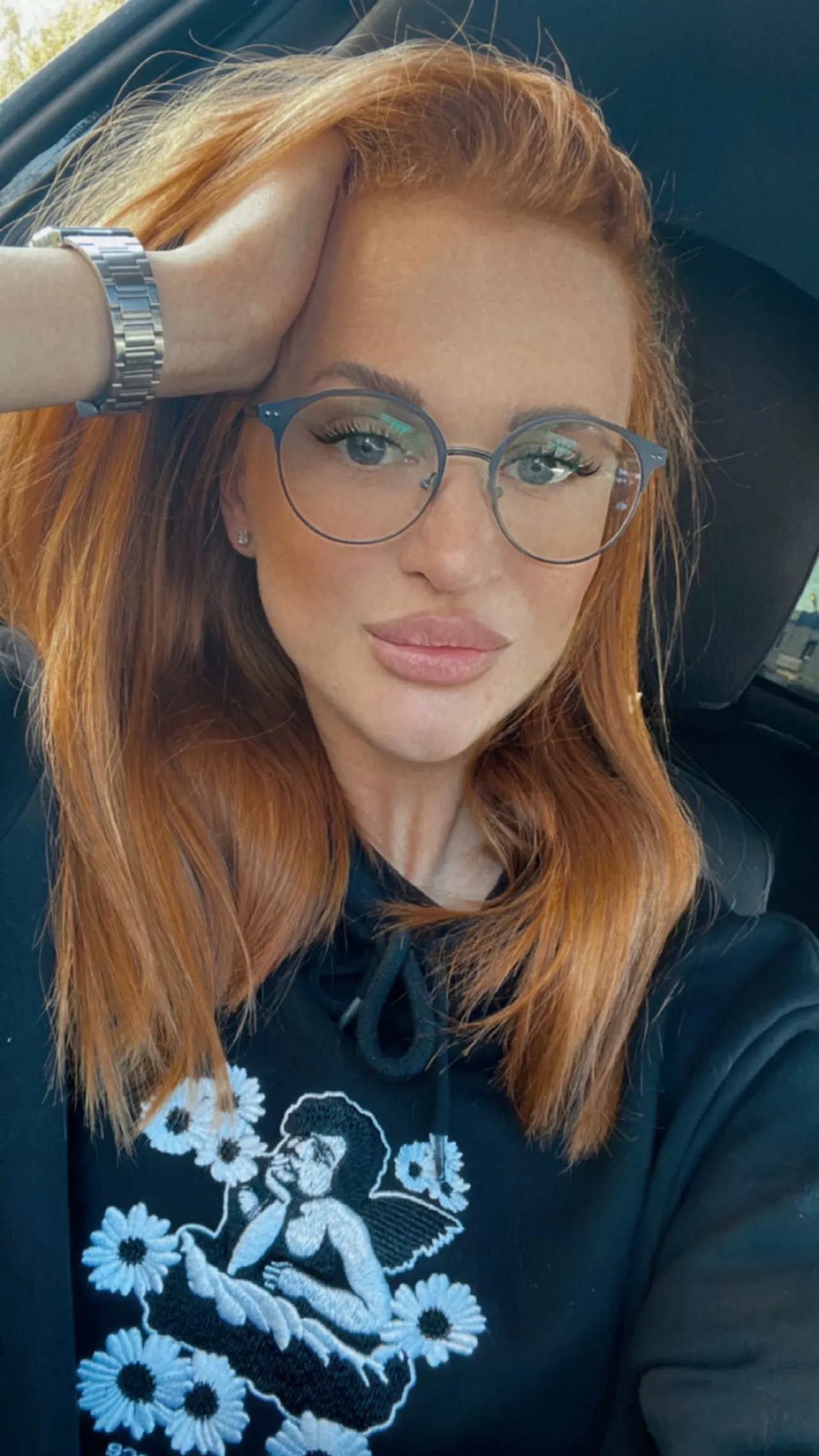 Obedient girl, wants to be naughty Obedient girl, wants to be naughty