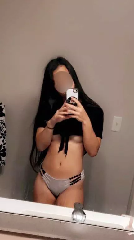 Obsessed with underboob ?