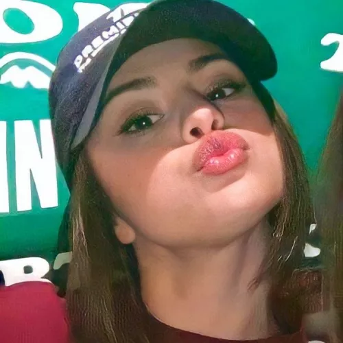 Obviously Selena Gomez has a great pair of tits, but don't forget her lips Obviously Selena Gomez has a great pair of tits, but don't forget her lips