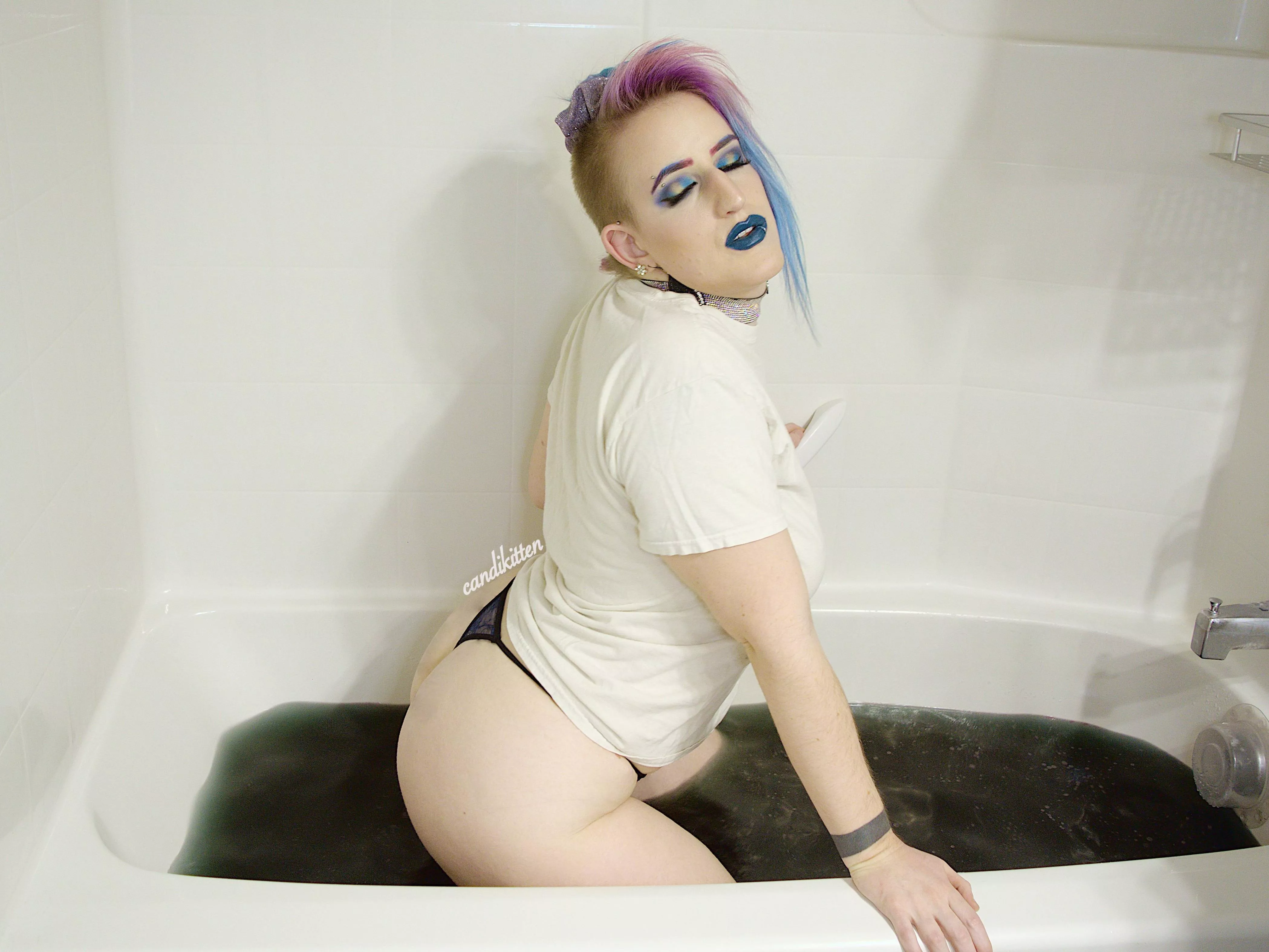 [OC] Bath time, but make it goth ??