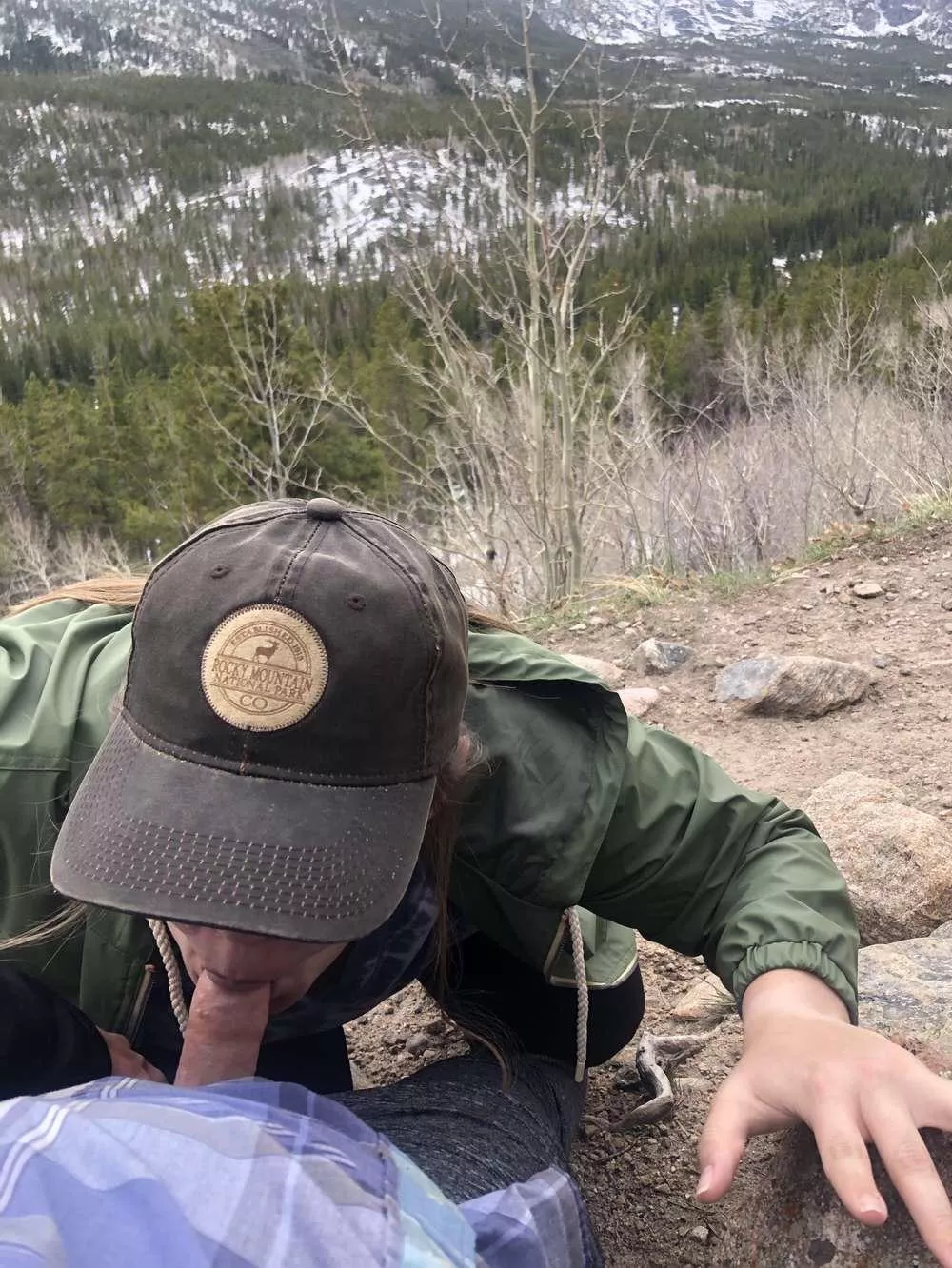 [OC] [F20] I’m new no one be tooo mean 🥺🥺. Wish someone was here to keep a hole open