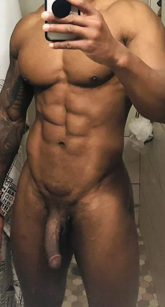 [OC] If you got it, flaunt it [M]