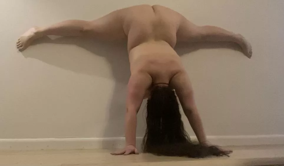 (OC) Inversion junkies prefer it upside down! Get creative and get down with a curvy yogi! (OC) Inversion junkies prefer it upside down! Get creative and get down with a curvy yogi!