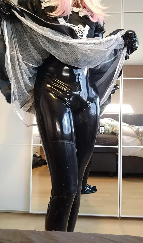 [OC] invite this maid over to make the house as shiny as her!